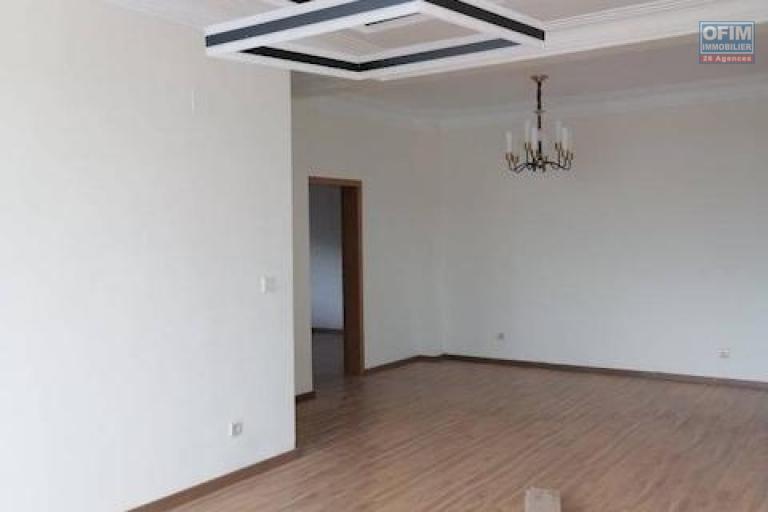 A louer des appartements T4 dans une r&eacute;sidence s&eacute;curis&eacute;e &agrave; IMERINAFOVOANY. Contact Mr Jacky