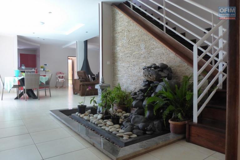 Une villa F6 avec piscine chauff&eacute;e &agrave; Betongolo