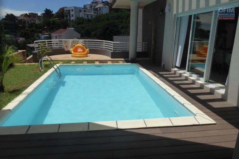 Une villa F6 avec piscine chauff&eacute;e &agrave; Betongolo