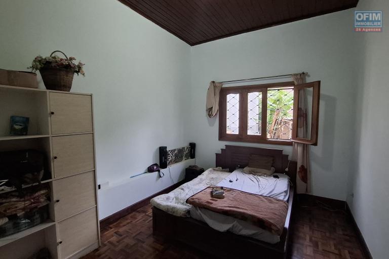 Occasion à saisir!! Prix en baisse!!! pour une propriété de 1870m2 avec une villa F6 et un bâtiment de 3 étages au tarif sacrifié sur Anosy Avaratra.