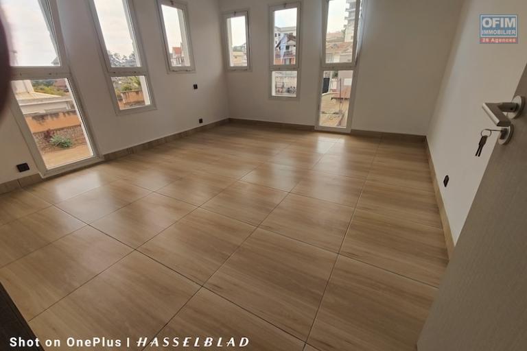 &agrave; louer appartement T3 neuve sur andrononobe analamahitsy contact Mr Jacky