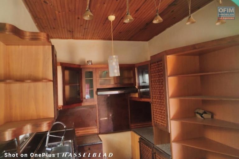 A vendre maison F4 sur terrain de 292M2 &agrave; Talatamaty contact Mr Jacky