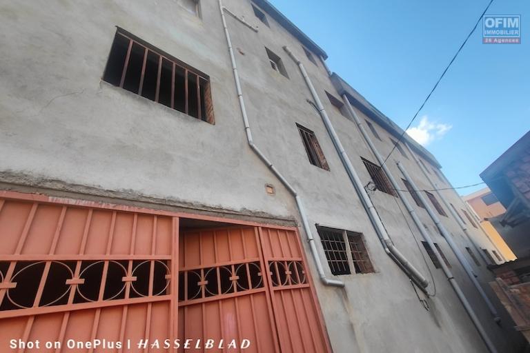 A vendre immeuble R+3 &agrave; finir sur Talatamaty