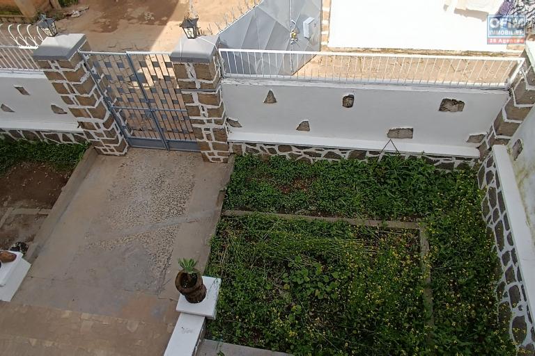 A LOUER une maison F5 avec parking &agrave; Tsimbazaza