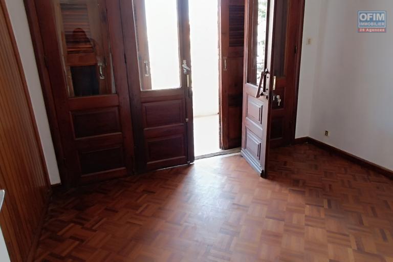 A LOUER une maison F5 avec parking &agrave; Tsimbazaza