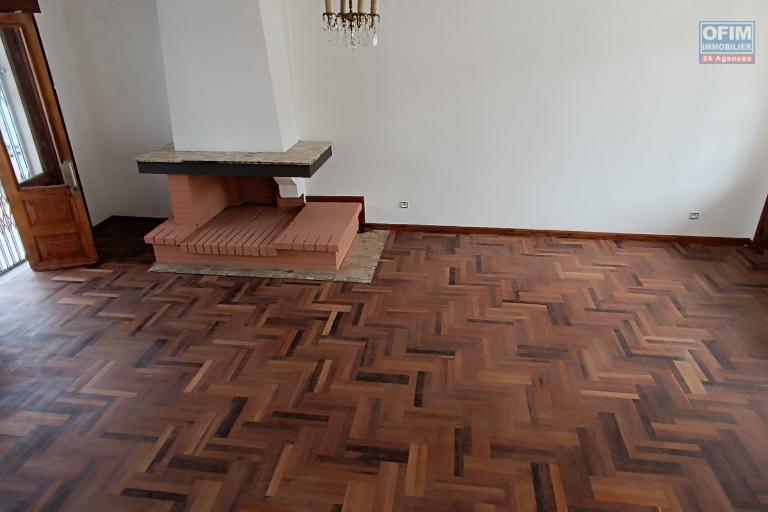 A LOUER une maison F5 avec parking &agrave; Tsimbazaza