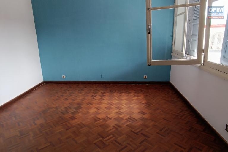A LOUER une maison F5 avec parking &agrave; Tsimbazaza