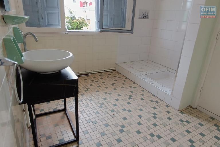 A LOUER une maison F5 avec parking &agrave; Tsimbazaza