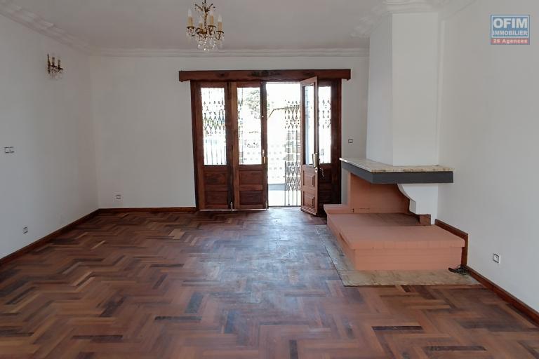 A LOUER une maison F5 avec parking &agrave; Tsimbazaza