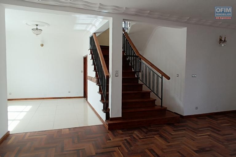 A LOUER une maison F5 avec parking &agrave; Tsimbazaza