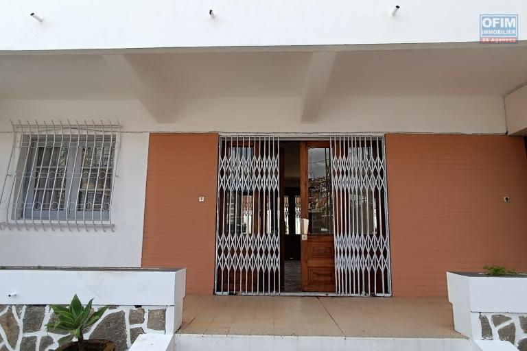 A LOUER une maison F5 avec parking &agrave; Tsimbazaza