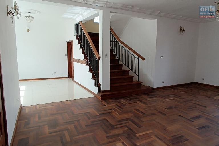 A LOUER une maison F5 avec parking &agrave; Tsimbazaza
