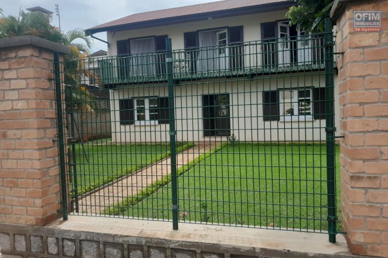 A VENDRE une villa de type F4 dans une r&eacute;sidence proche de toute les commodit&eacute;s &agrave; Tanjombato