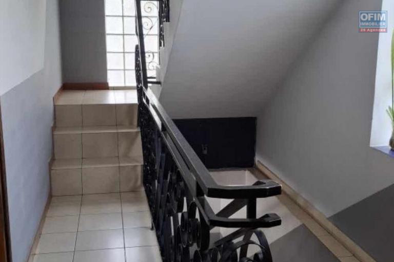 A vendre. B&acirc;timent en R+3 sur 870 m2 de terrain &agrave; Anosy Avaratra - Antananarivo
