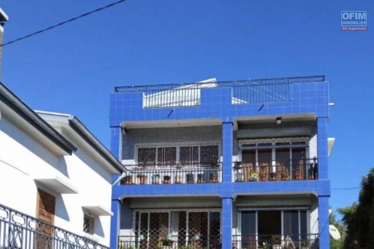 A vendre. B&acirc;timent en R+3 sur 870 m2 de terrain &agrave; Anosy Avaratra - Antananarivo
