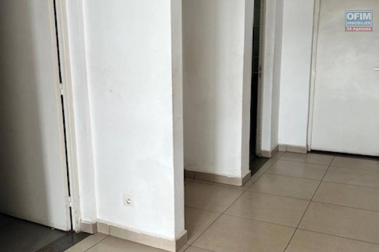 Un local professionnel de 900m2 &agrave; Alarobia