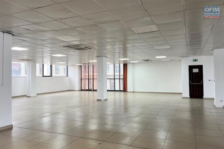 Un local professionnel de 900m2 &agrave; Alarobia
