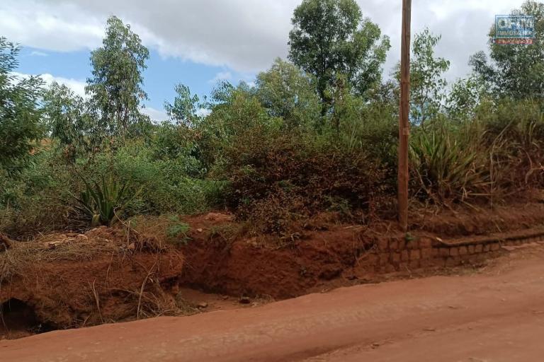 A vendre. Terrain de 1489 m2 en bord de route principale à Masindray Ambohimanambola Antananarivo