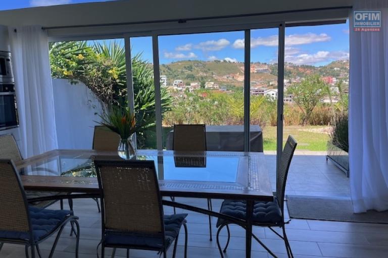 Une villa F4 meubl&eacute;e dans une petite r&eacute;sidence &agrave; Antanetibe Ilafy