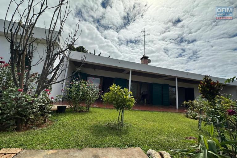 A vendre, une propriété de 1190 m2, dans le quartier résidentiel d'Androhibe Antananarivo