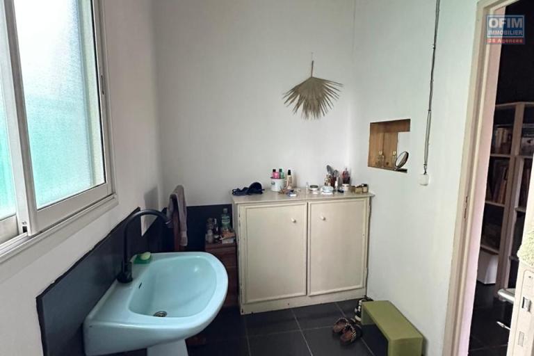 A vendre, une propri&eacute;t&eacute; de 1190 m2, dans le quartier r&eacute;sidentiel d'Androhibe Antananarivo