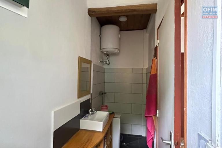 A vendre, une propri&eacute;t&eacute; de 1190 m2, dans le quartier r&eacute;sidentiel d'Androhibe Antananarivo