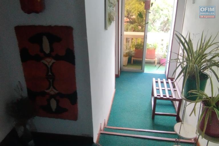 A vendre, un immeuble R+4 en bord de route principale à Ankazotokana Antananarivo