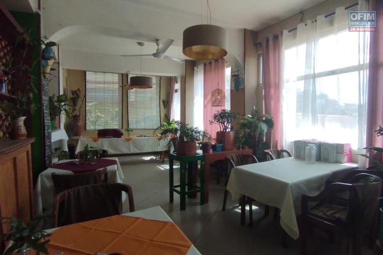 A vendre, un immeuble R+4 en bord de route principale à Ankazotokana Antananarivo