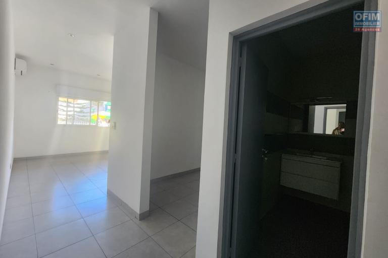A LOUER - Superbe Appartement T3 &agrave; Ambatobe &agrave; 5 minutes &agrave; pied du lyc&eacute;e fran&ccedil;ais (R&eacute;sidence s&eacute;curis&eacute;e avec piscine)