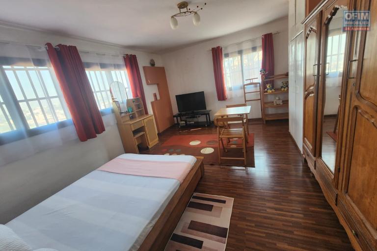 LOYER EN BAISSE - Superbe Duplex meubl&eacute; et &eacute;quip&eacute; T4 &agrave; Amboavahy Andranomena.