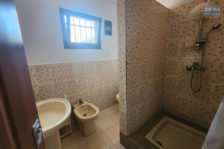 LOYER EN BAISSE - Superbe Duplex meubl&eacute; et &eacute;quip&eacute; T4 &agrave; Amboavahy Andranomena.