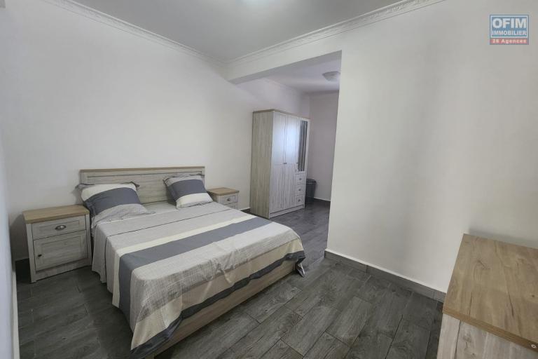 A LOUER - Une villa de standing meubl&eacute;e &agrave; &eacute;tage de type F5 situ&eacute; &agrave; Ambohinambo Talatamaty non loin SUPER U