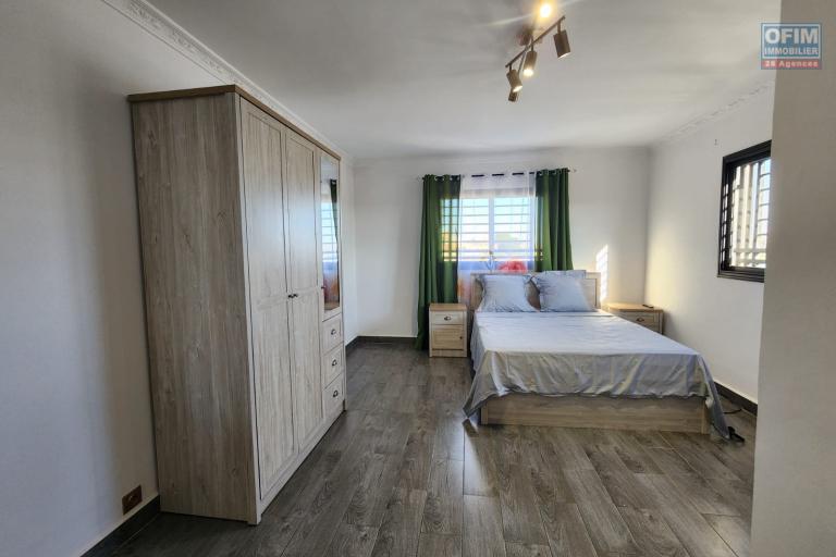 A LOUER - Une villa de standing meubl&eacute;e &agrave; &eacute;tage de type F5 situ&eacute; &agrave; Ambohinambo Talatamaty non loin SUPER U