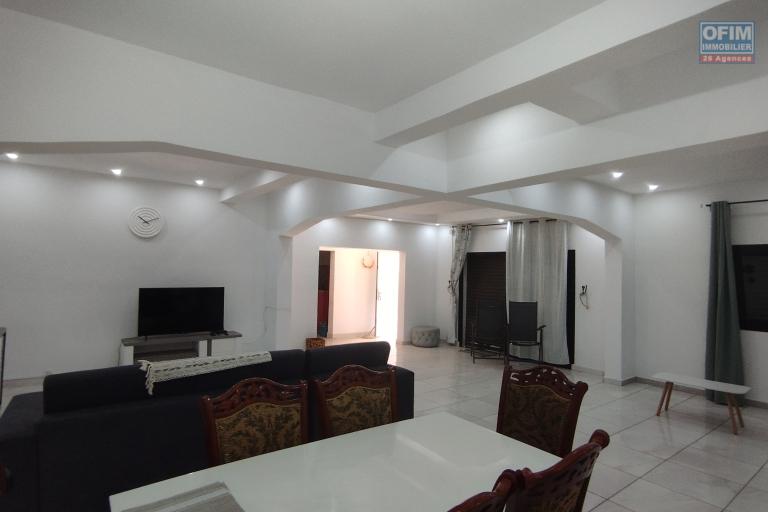 A vendre une villa F5 située à Ambatolampy Tsimahafotsy proche d'Ivato🏡