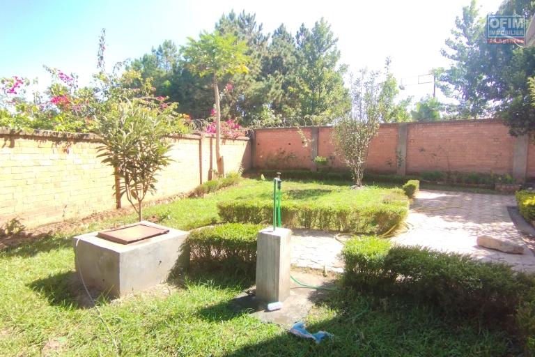 A vendre une villa F5 située à Ambatolampy Tsimahafotsy proche d'Ivato🏡