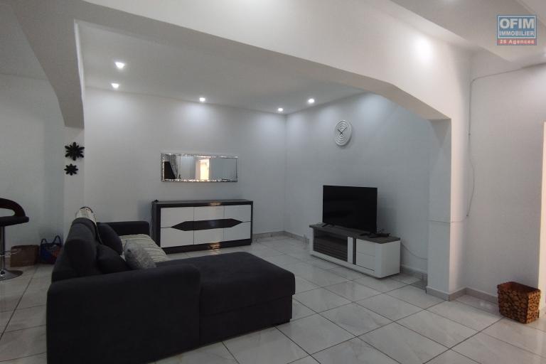 A vendre une villa F5 située à Ambatolampy Tsimahafotsy proche d'Ivato🏡