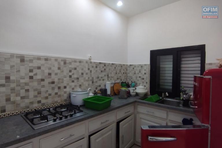 A vendre une villa F5 située à Ambatolampy Tsimahafotsy proche d'Ivato🏡