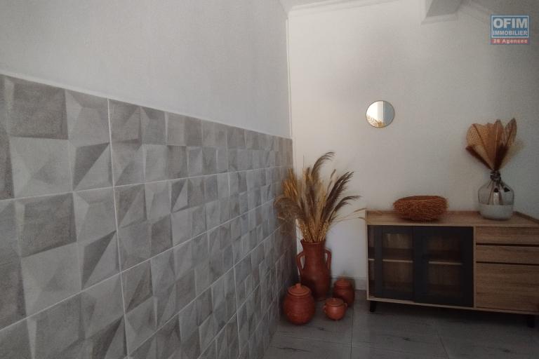 A vendre une villa F5 située à Ambatolampy Tsimahafotsy proche d'Ivato🏡