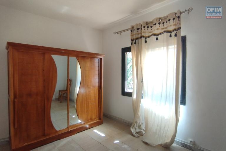A vendre une villa F5 située à Ambatolampy Tsimahafotsy proche d'Ivato🏡