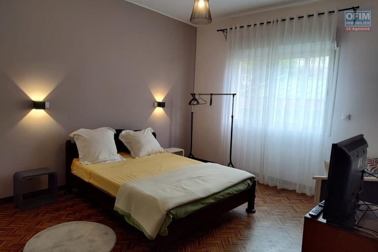 Un appartement T3 meubl&eacute; &agrave; Soavimbahoaka