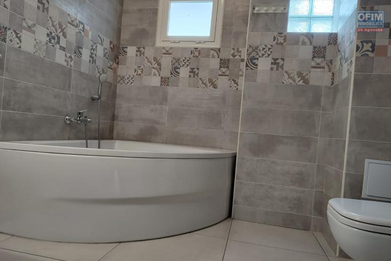 Un appartement T3 meubl&eacute; &agrave; Soavimbahoaka