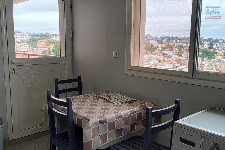 Un appartement T3 meubl&eacute; &agrave; Soavimbahoaka