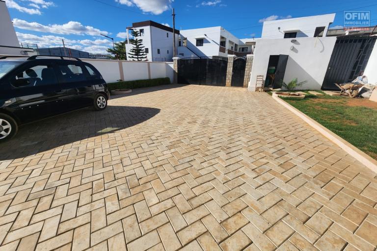 &Agrave; louer - APPARTEMENT NEUF T4 DE STANDING SITU&Eacute; &Agrave; TANJONDAVA TALATAMATY