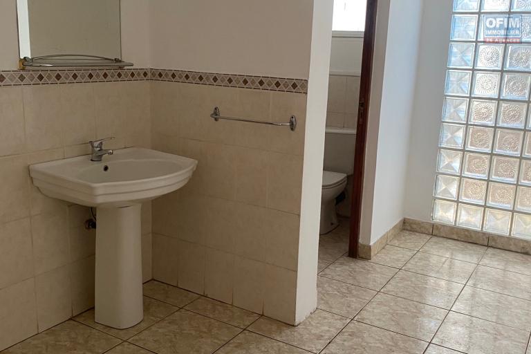 Une villa F6 tout pr&egrave;s du Lyc&eacute;e Fran&ccedil;ais &agrave; Ambatobe