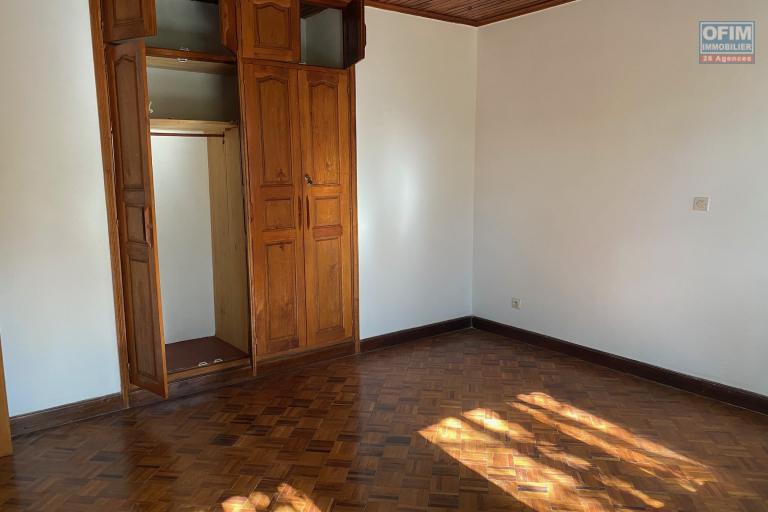 Une villa F6 tout pr&egrave;s du Lyc&eacute;e Fran&ccedil;ais &agrave; Ambatobe