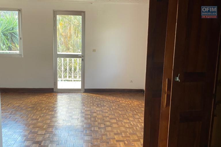 Une villa F6 tout pr&egrave;s du Lyc&eacute;e Fran&ccedil;ais &agrave; Ambatobe
