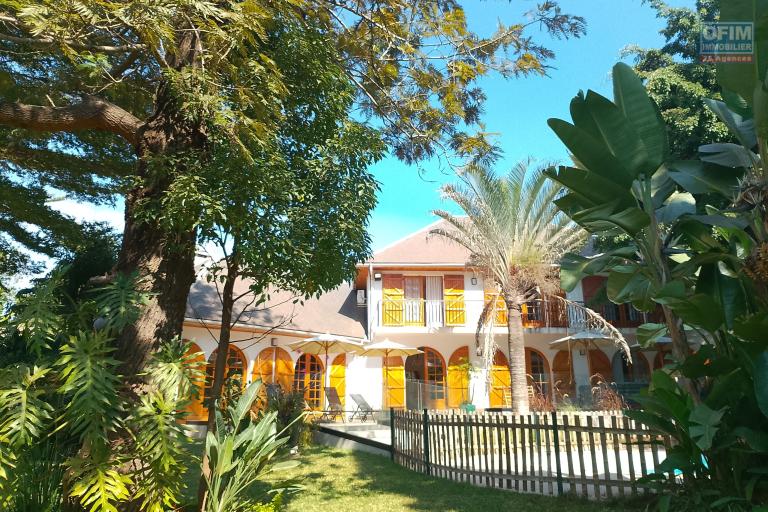 Une villa F6 de prestige meubl&eacute;e et &eacute;quip&eacute;e avec piscine &agrave; Androhibe ( lalaina@ofim.mg)