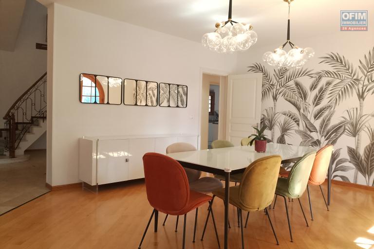 Une villa F6 de prestige meubl&eacute;e et &eacute;quip&eacute;e avec piscine &agrave; Androhibe ( lalaina@ofim.mg)