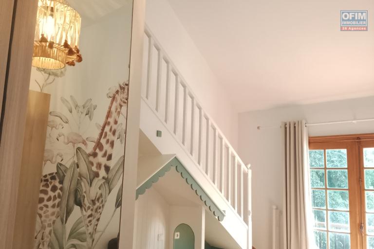 Une villa F6 de prestige meubl&eacute;e et &eacute;quip&eacute;e avec piscine &agrave; Androhibe ( lalaina@ofim.mg)