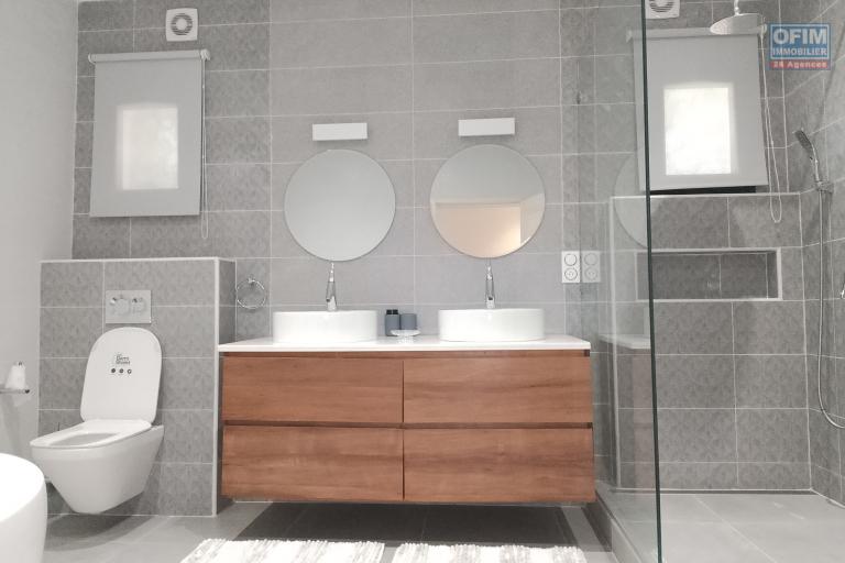 Une villa F6 de prestige meubl&eacute;e et &eacute;quip&eacute;e avec piscine &agrave; Androhibe ( lalaina@ofim.mg)